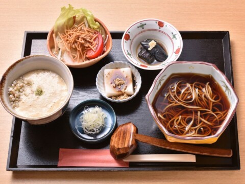 ランチとろろ丼(かけそば) ランチとろろ丼(かけそば)